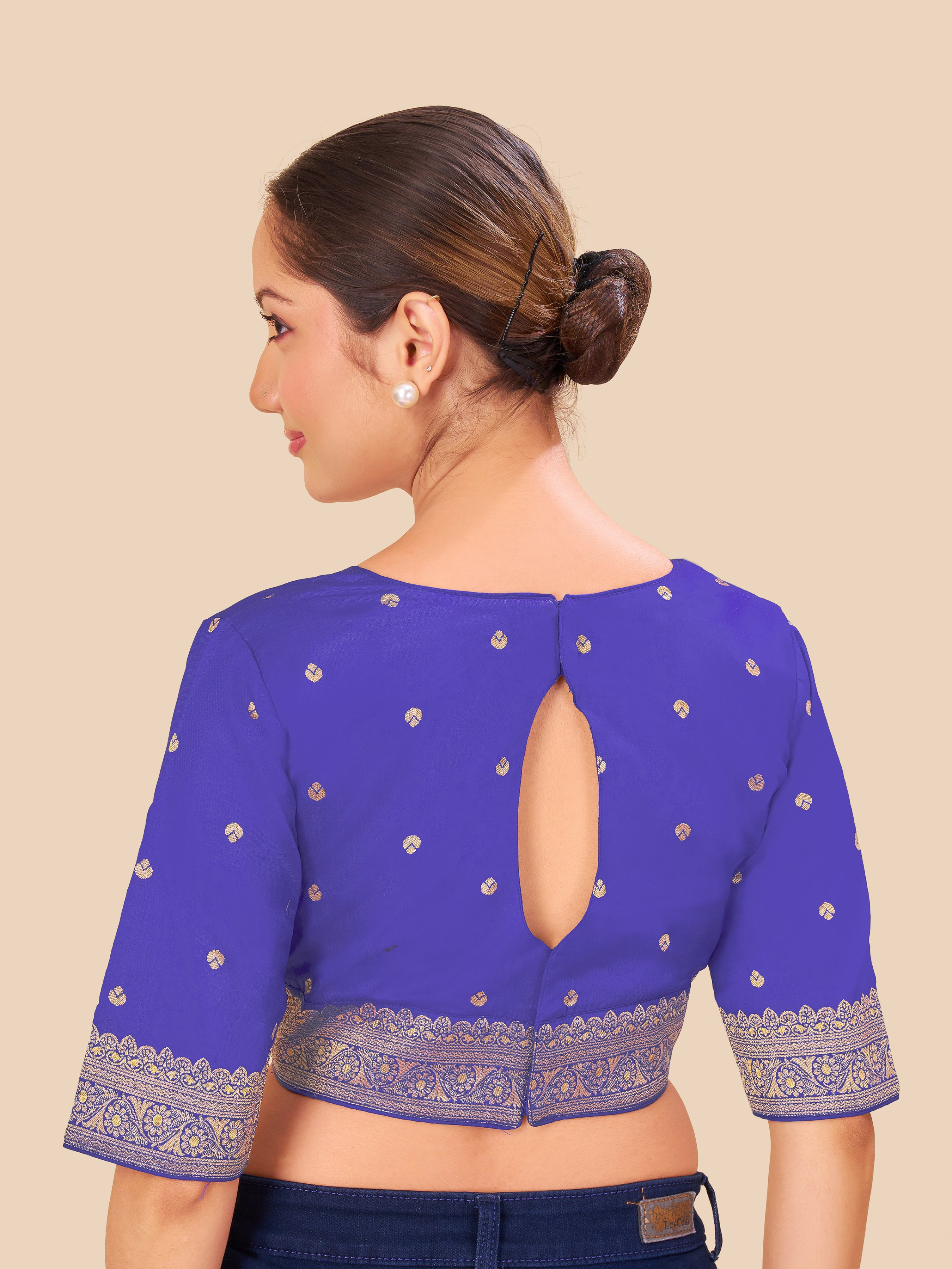 Women's tapeta fabric blouse